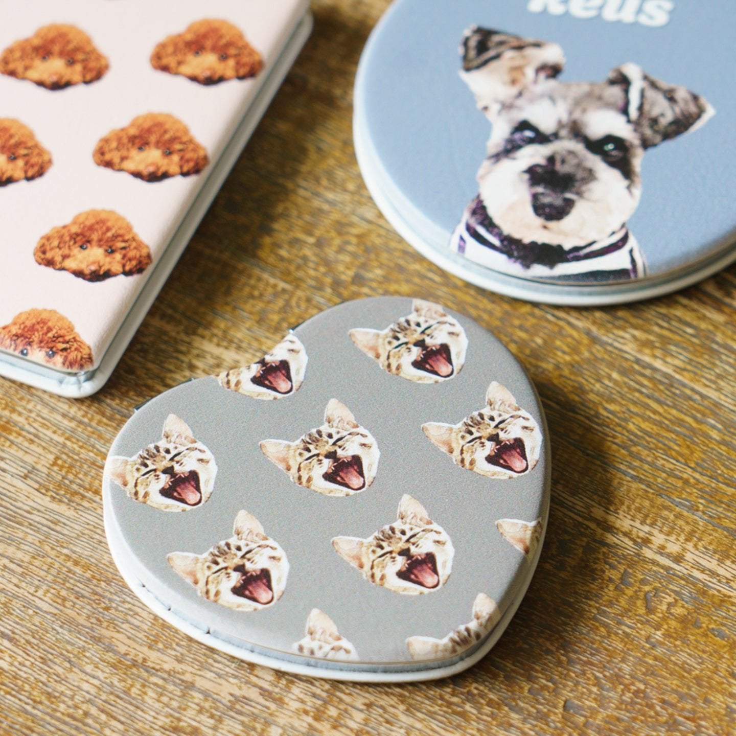 ペットの写真でオリジナルコンパクトミラー (似顔絵コンパクトミラー) - うちの子グッズ Qoo │ ペットの写真を送るだけオリジナルうちの子グッズなら